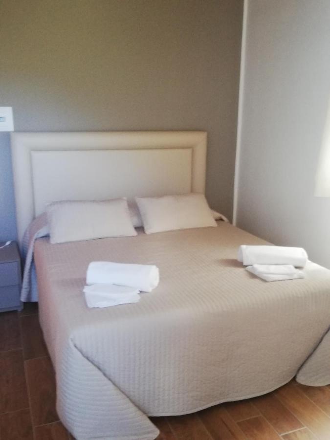 La Porta Delle Gole Hotell Motta Camastra Exteriör bild