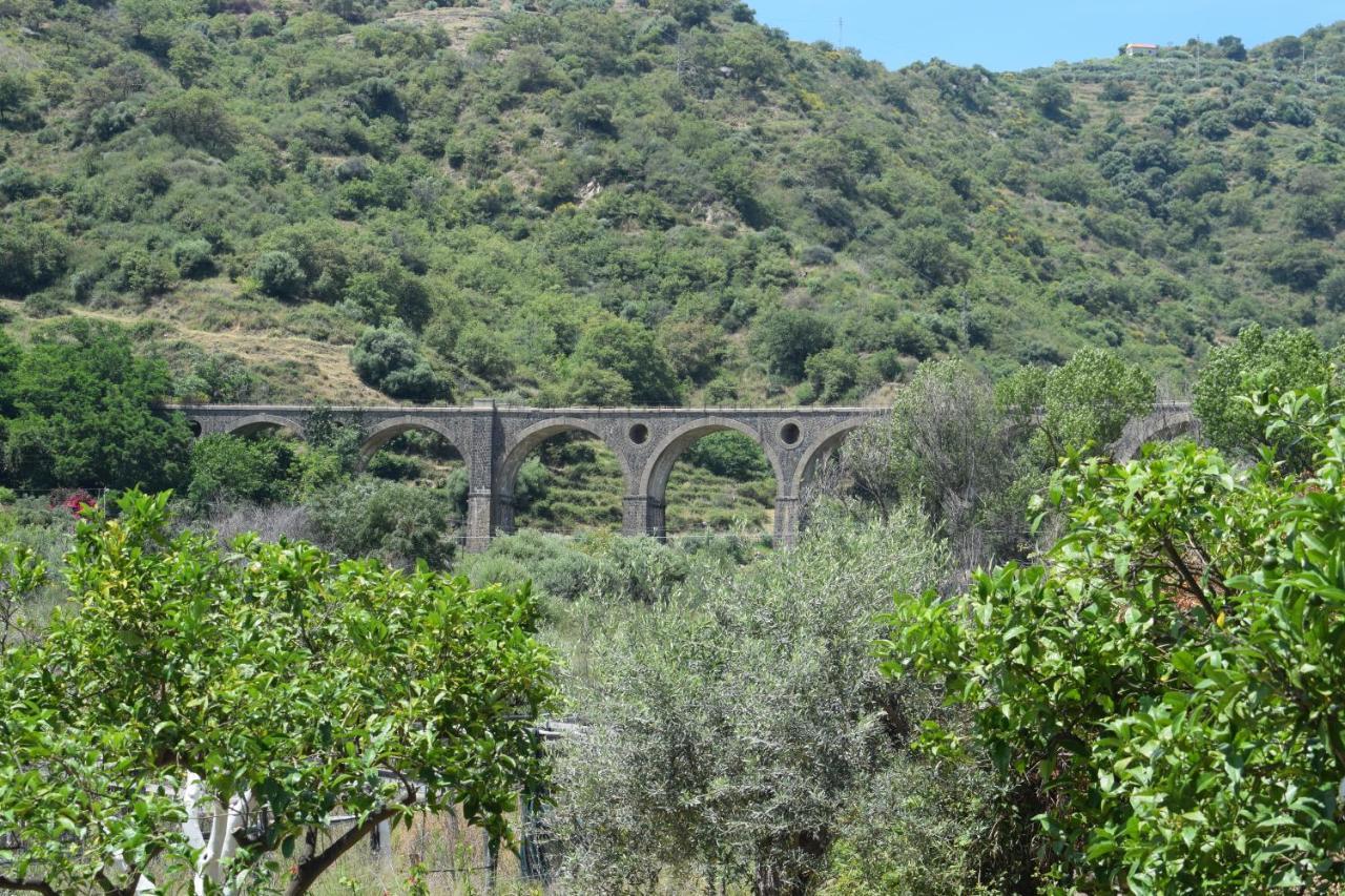 La Porta Delle Gole Hotell Motta Camastra Exteriör bild