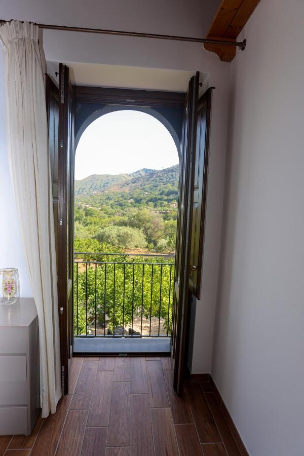 La Porta Delle Gole Hotell Motta Camastra Exteriör bild