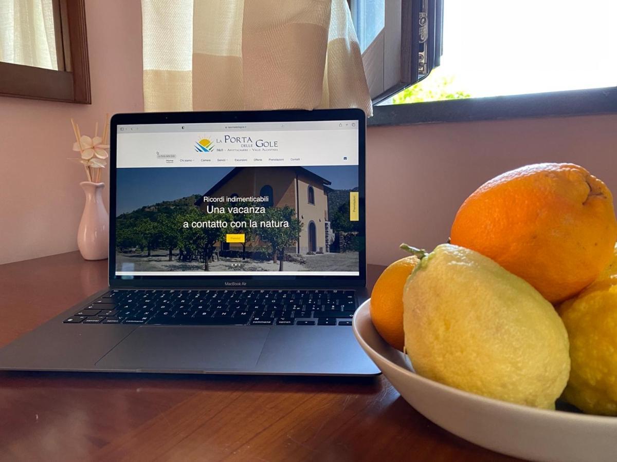 La Porta Delle Gole Hotell Motta Camastra Exteriör bild