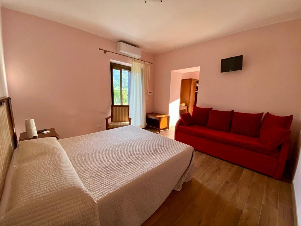 La Porta Delle Gole Hotell Motta Camastra Exteriör bild