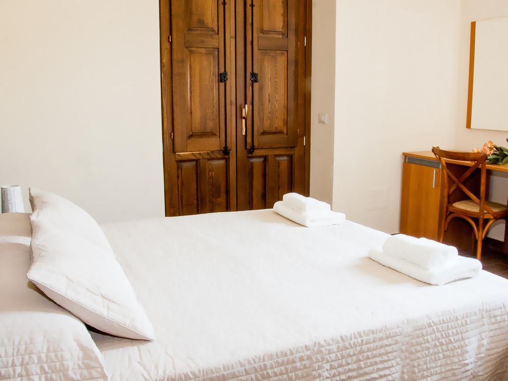 La Porta Delle Gole Hotell Motta Camastra Exteriör bild