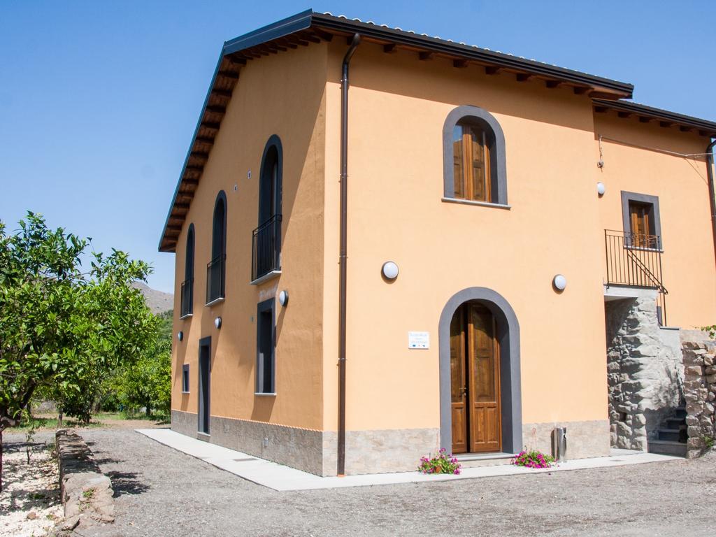 La Porta Delle Gole Hotell Motta Camastra Exteriör bild