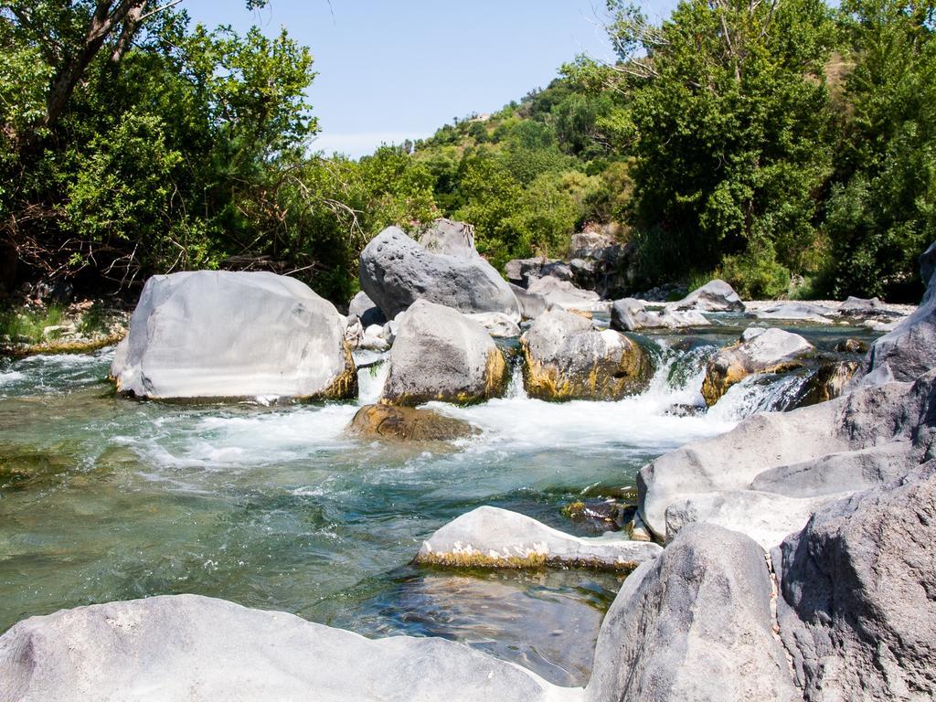 La Porta Delle Gole Hotell Motta Camastra Exteriör bild