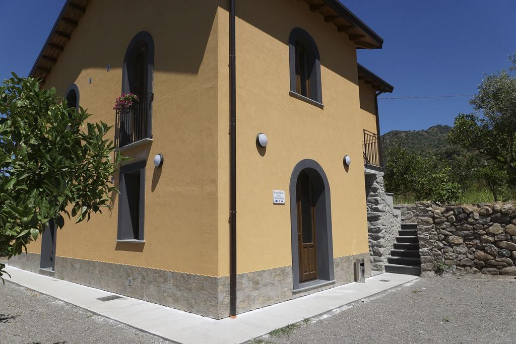 La Porta Delle Gole Hotell Motta Camastra Exteriör bild