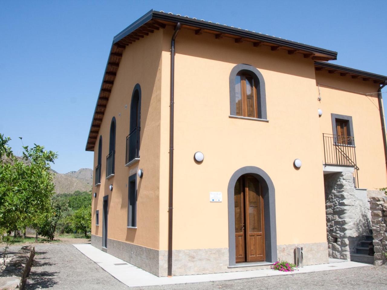 La Porta Delle Gole Hotell Motta Camastra Exteriör bild